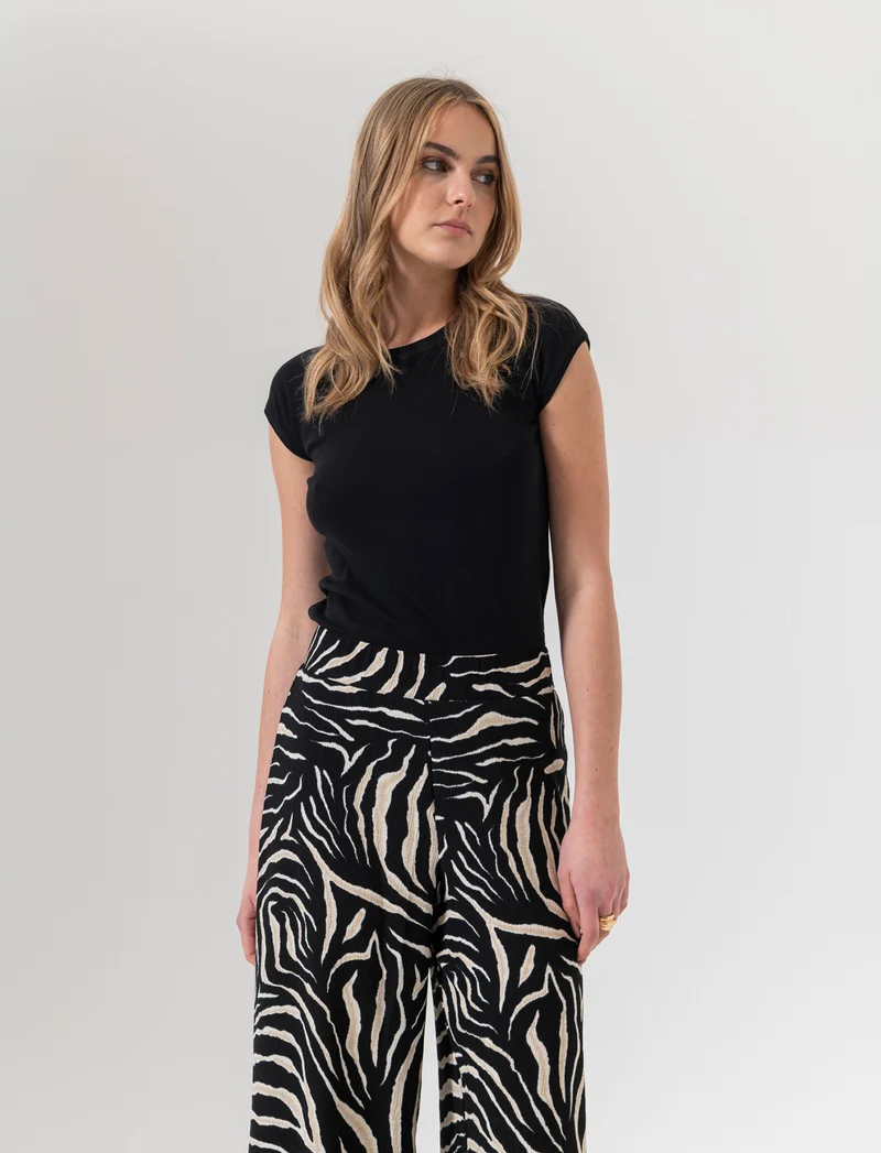 T-shirt basica da donna - Nero