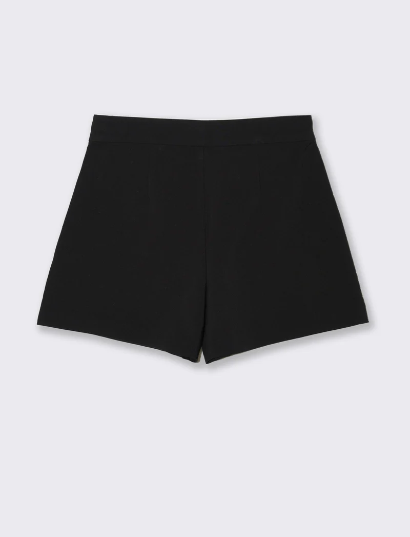Short con bottoni da donna - Nero