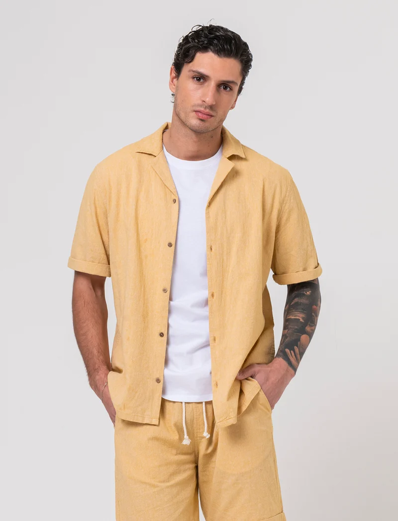 Camicia manica corta goffrata da uomo - Senape