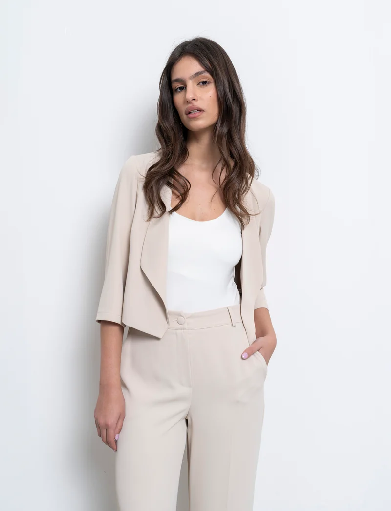 Giacca corta con bavaro largo - Beige