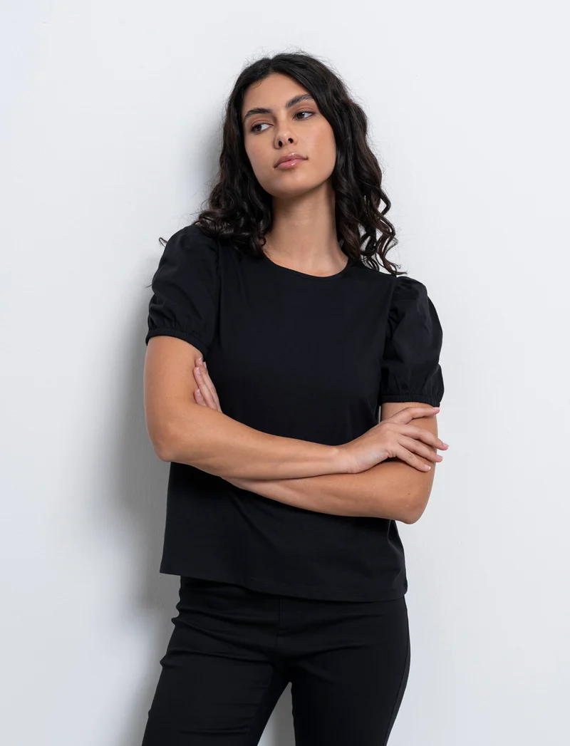 T-shirt con manica a sbuffo da donna - Nero