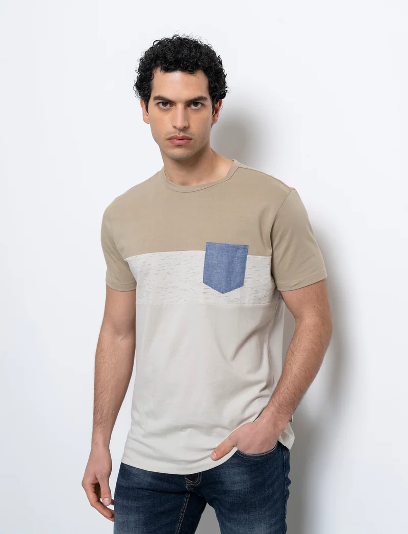 T-shirt con taschino da uomo - Verde salvia