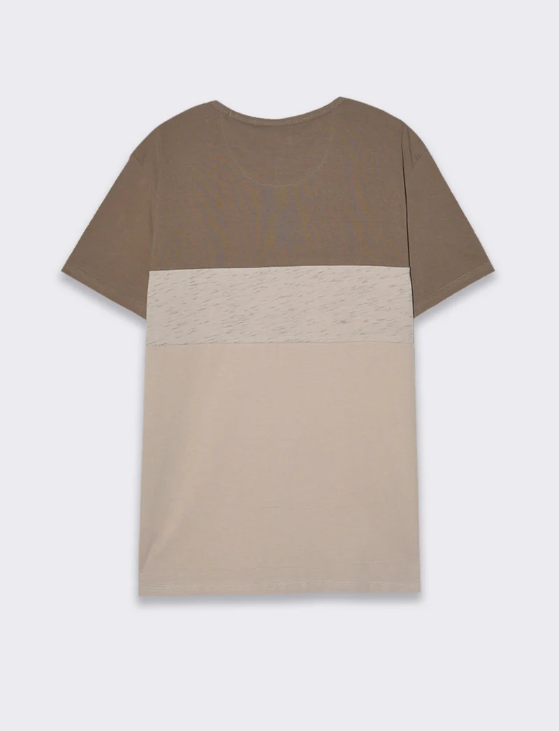 T-shirt con taschino da uomo - Grigio fango