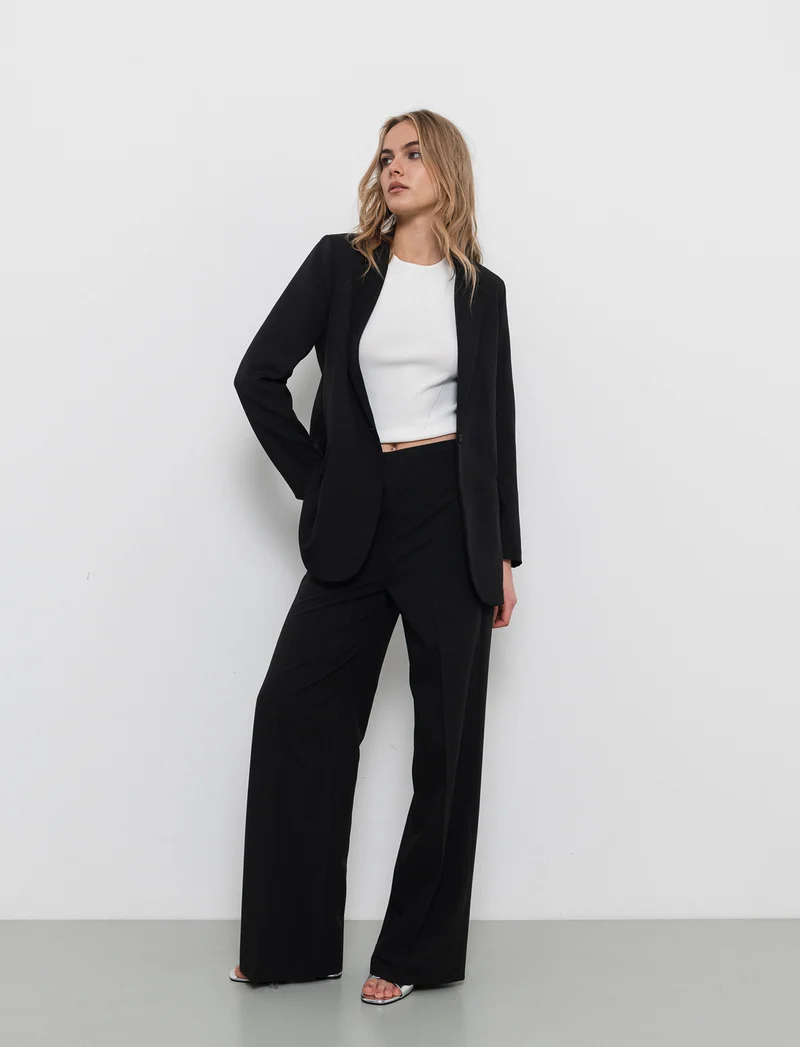 Blazer donna con collo revers e tasche - Nero