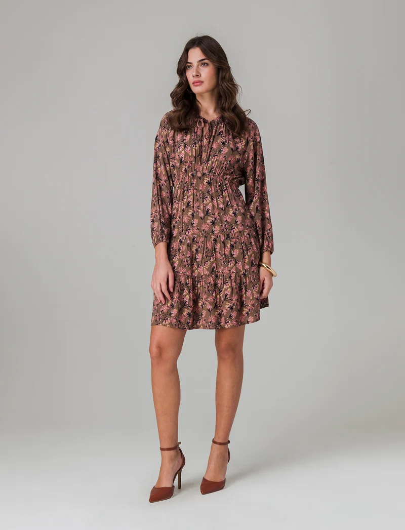 Vestito con collo alla coreana da donna - var 1