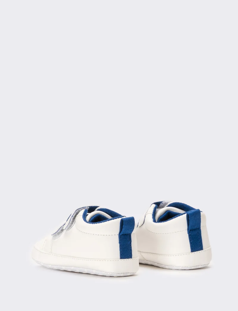 Scarpa con strappi da neonato - Bianco