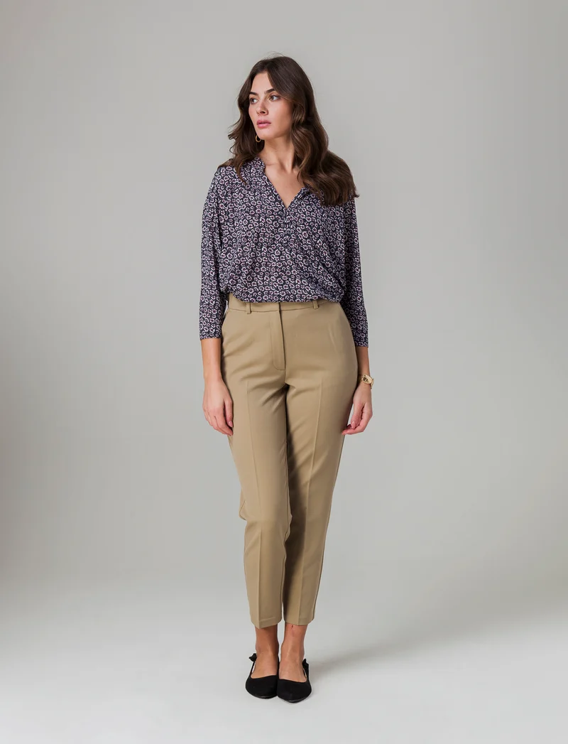 T-shirt con collo alla coreana da donna - var 1