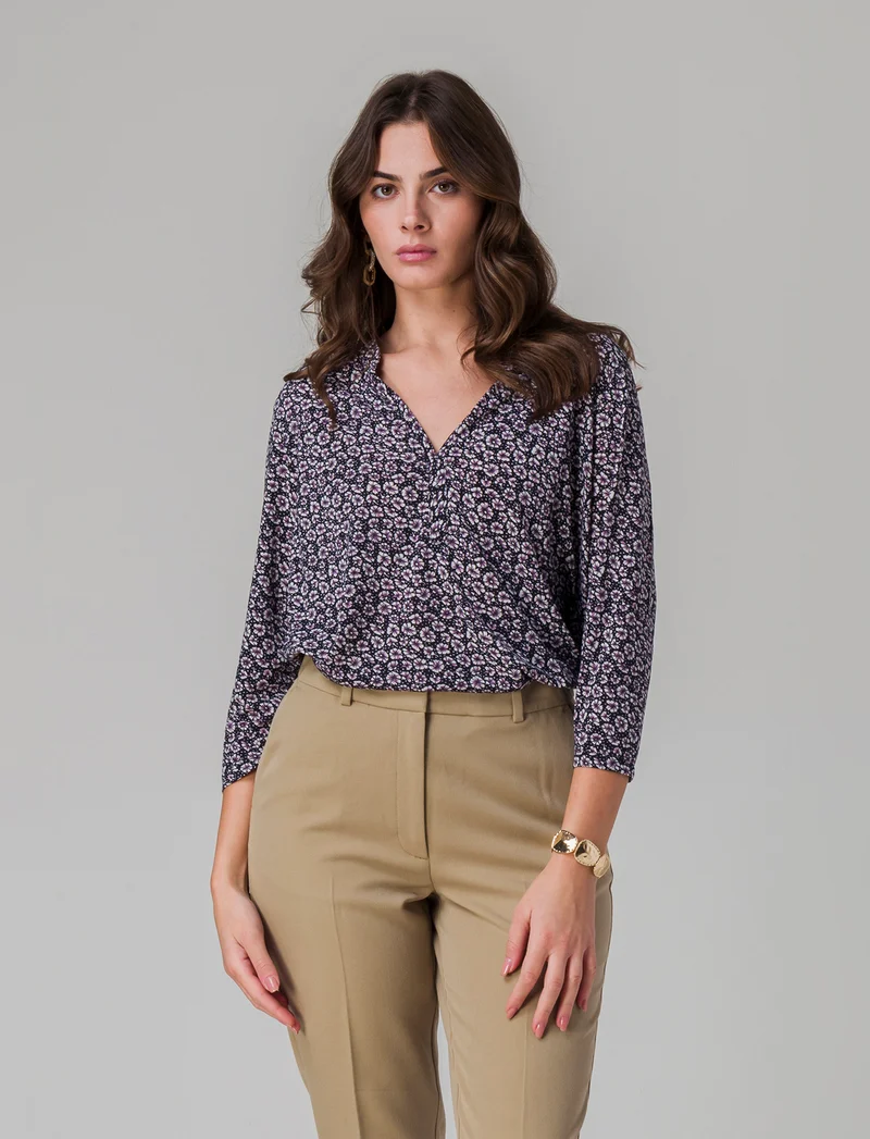 T-shirt con collo alla coreana da donna - var 1