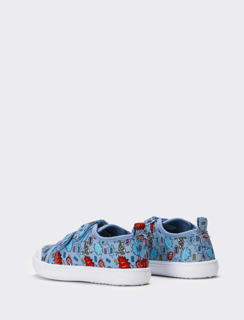 Sneakers con fantasia da bambino - Celeste