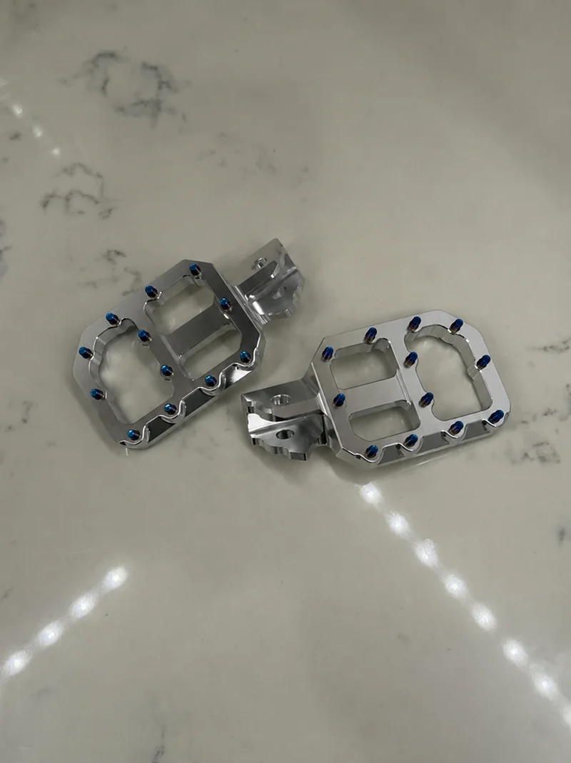E-Moto Pegs
