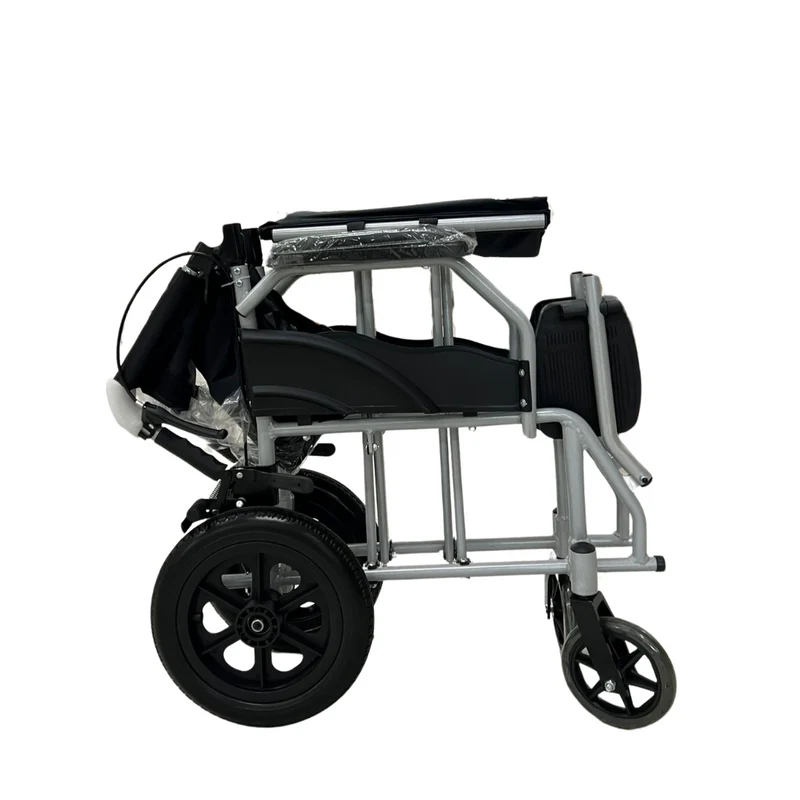 Sedia a rotelle da transito dimensioni ridotte ideale per interni e luoghi stretti - Larghezza seduta 45cm