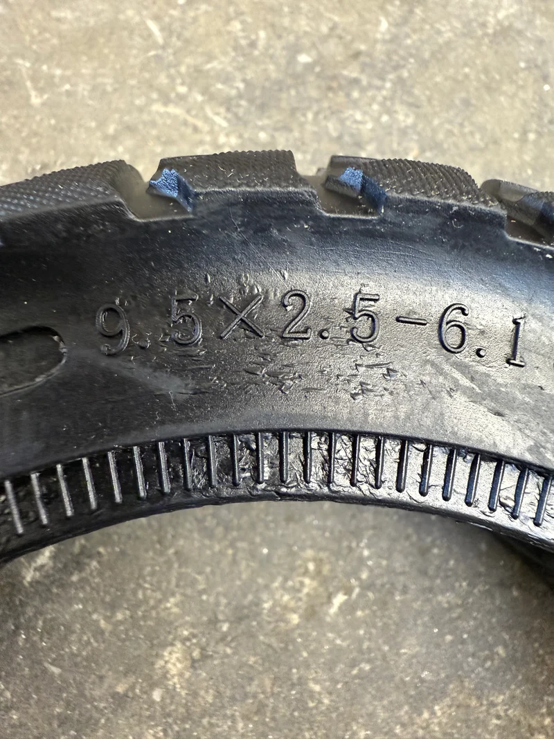 9.5x2.5 Off-Road Solid Scooter Tire for NIU KQi3 Pro/Max Electric Scooter, Puncture-Free, Anti-Skid, Shockproof
